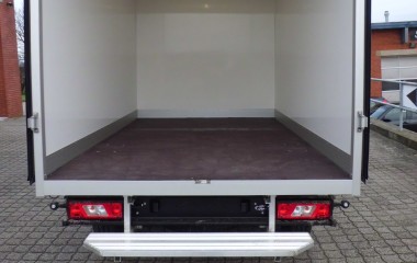 Ford Transit - standard sandwichkasse med LED Rail, bevægelsescensor og dobbelte bagdøre